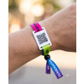QR kódos karszalag PVC lapkával