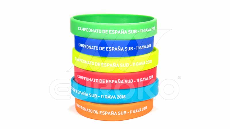 tehetséges fiatalok, szilikon karkötő