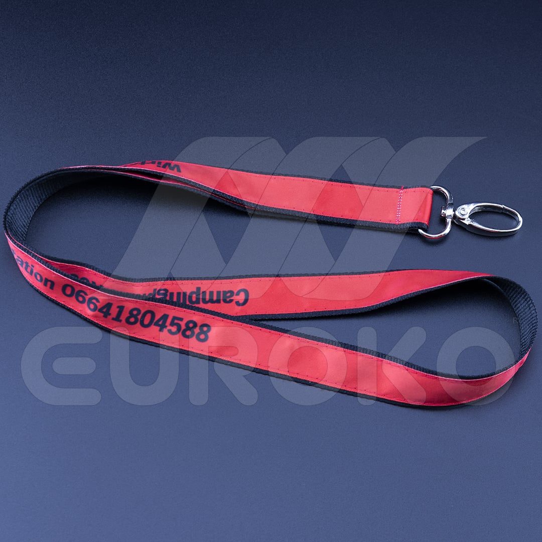 Egyedi prémium nyakpánt karabinerrel